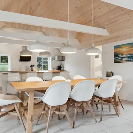 4 Bedroom Lovely In Holiday home