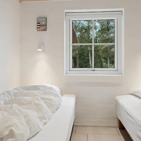 4 Bedroom Lovely In Holiday home