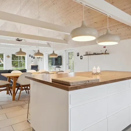 4 Bedroom Lovely In