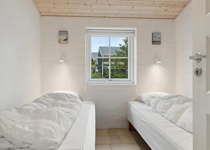 Vakantiehuis 4 Bedroom Amazing In *