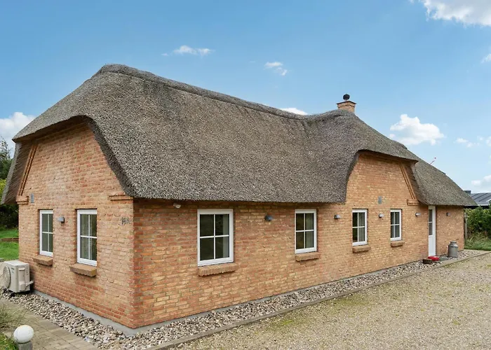 4 Bedroom Amazing In Vakantiehuis *